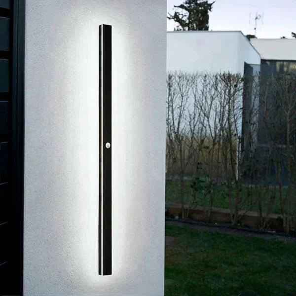 Nowoczesna Pionowa Lampa LED na Elewację – Ciepła biel