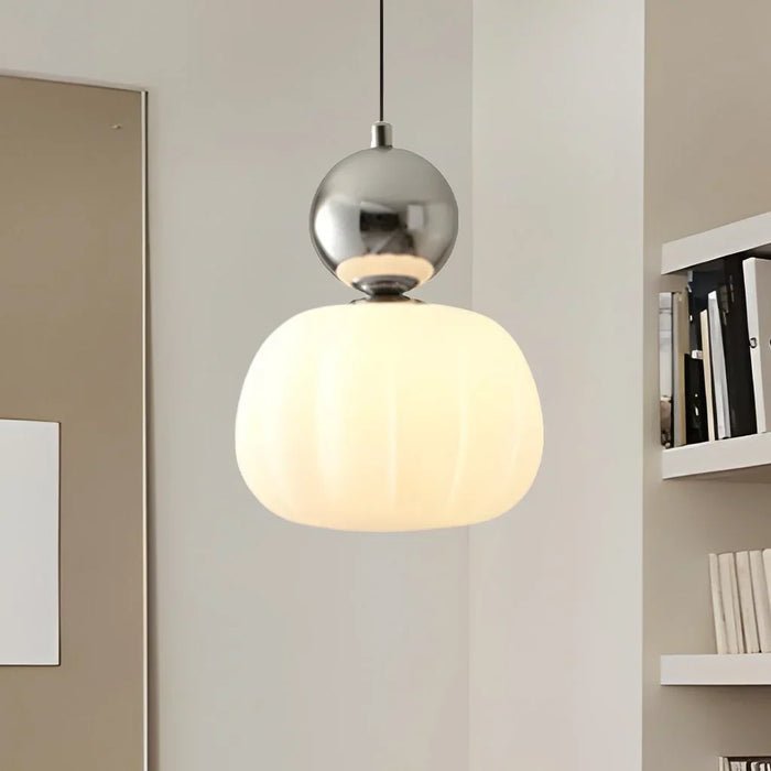 Nowoczesna lampa wisząca z kulistym elementem dekoracyjnym – Srebrny